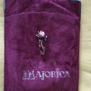 Majorica sm pin.about 1” in authentic. New